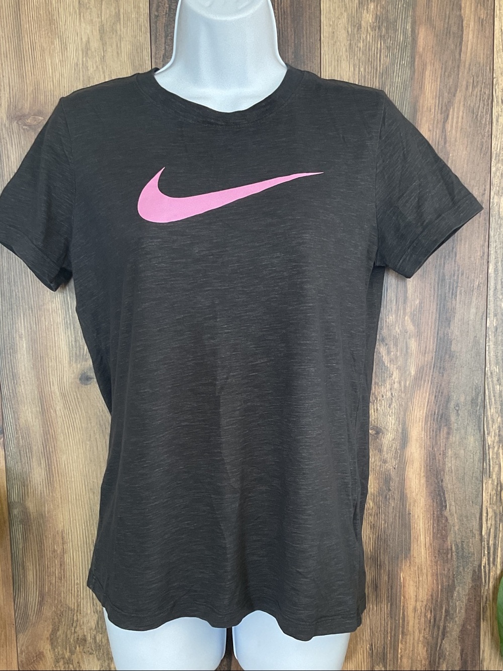 Nike Charcoal Gray Short-Sleeve Tee with Pink Swoosh S C363